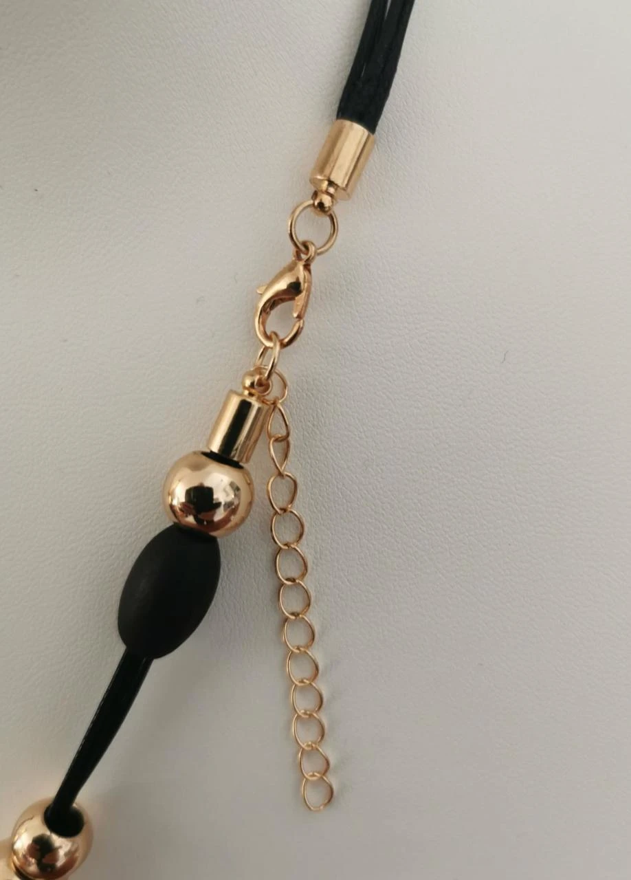 Round Scale Effect and Gold Metal Pendant Necklace – photo 4